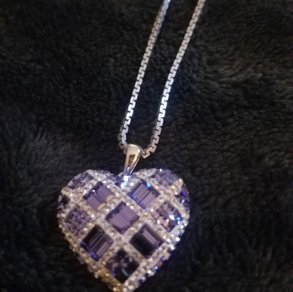 Sterling silver necklace w/ Beautiful purple heart